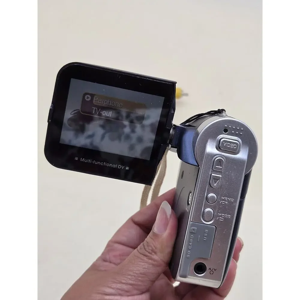 Aiptek ISDV2.4 digital camcorder Blue Built-in Flash LCD Screen